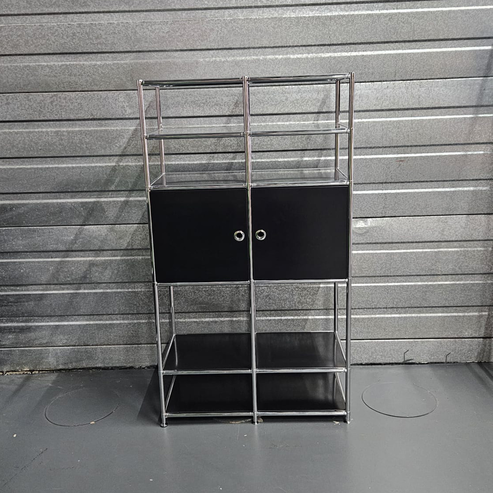 Shelf with double-door OUTLET