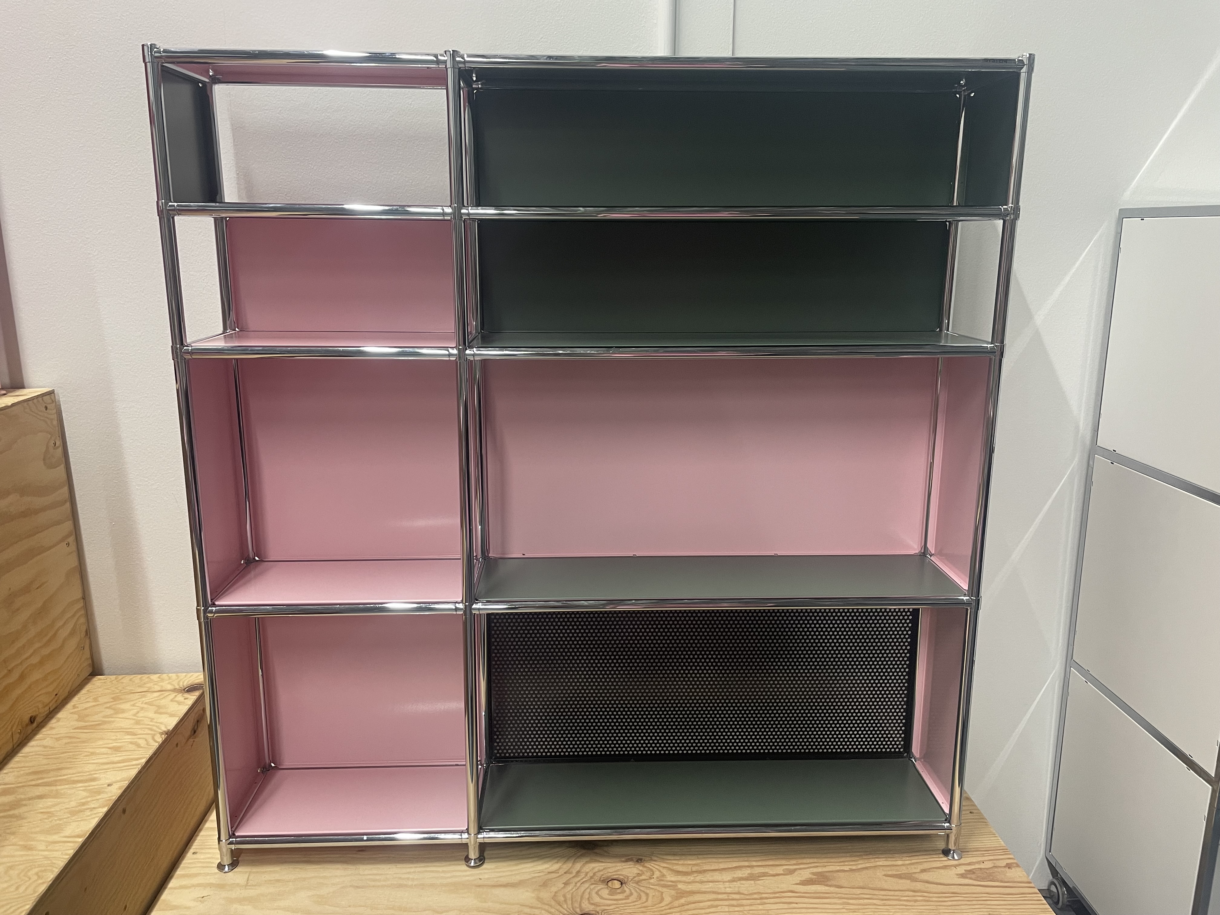 Regal Rose Pink / Leaf Green