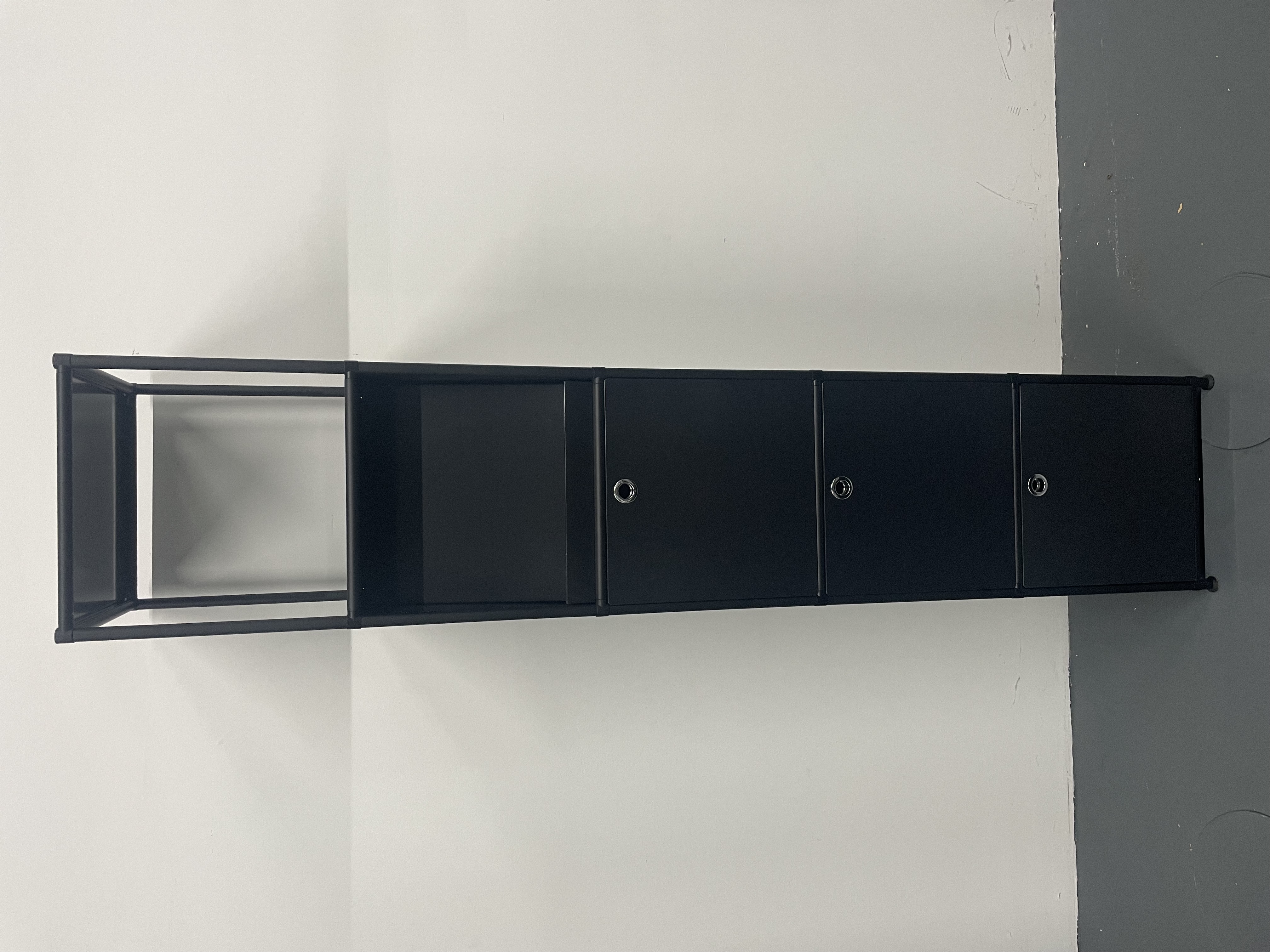 Turm / Regal mit Midnight Black Rohren