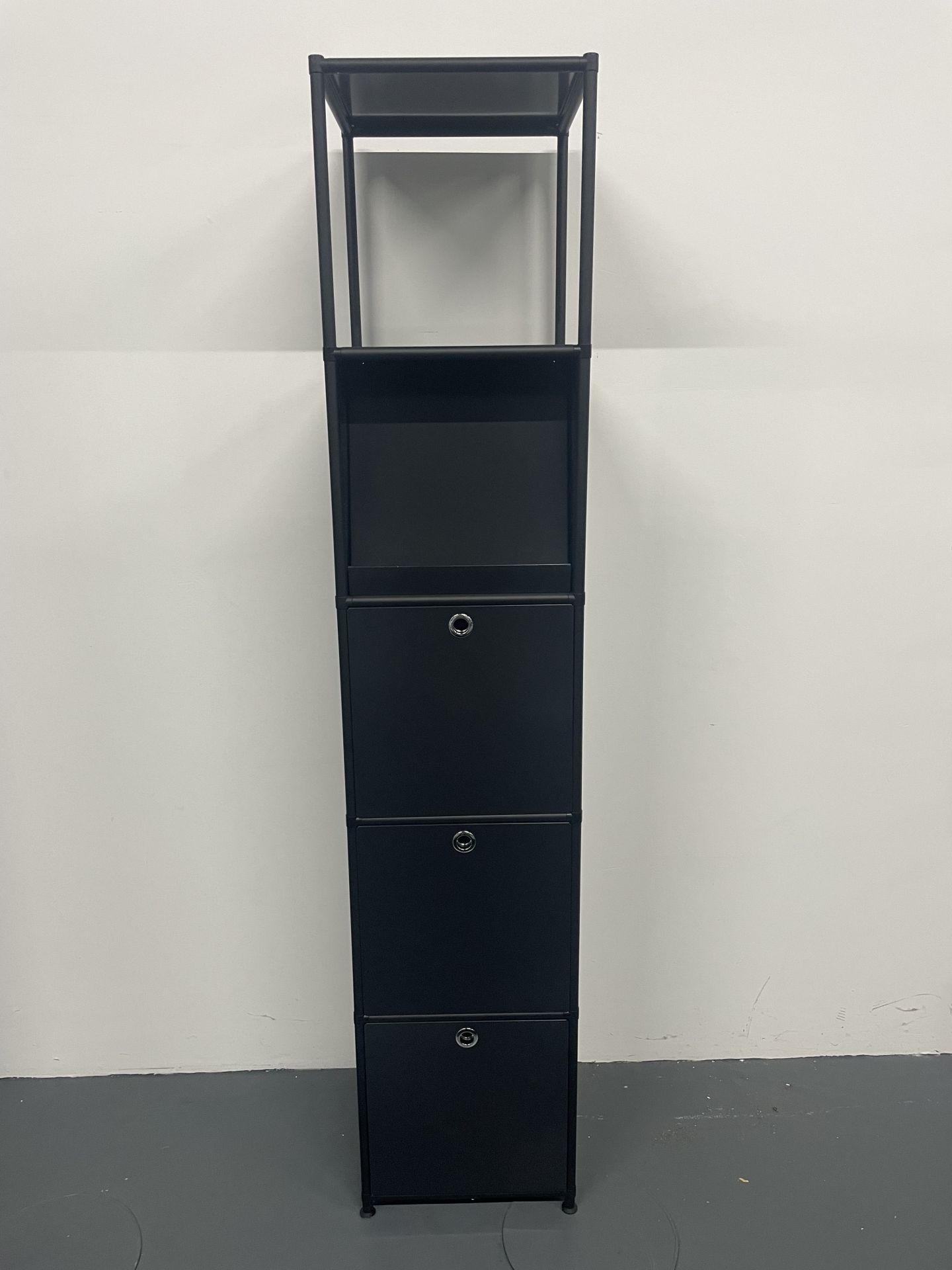 Turm mit Prospekthalter und drei Schublade